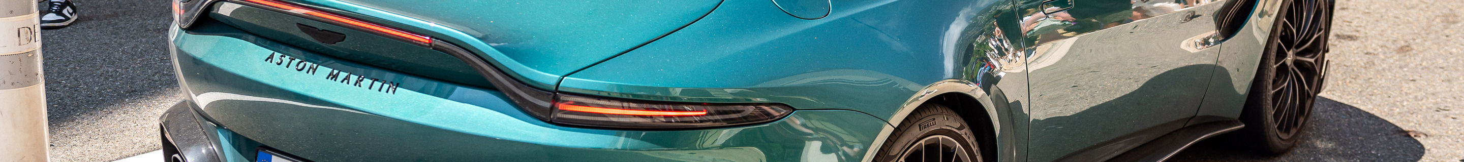 Aston Martin V8 Vantage Formula 1 Edition Roadster