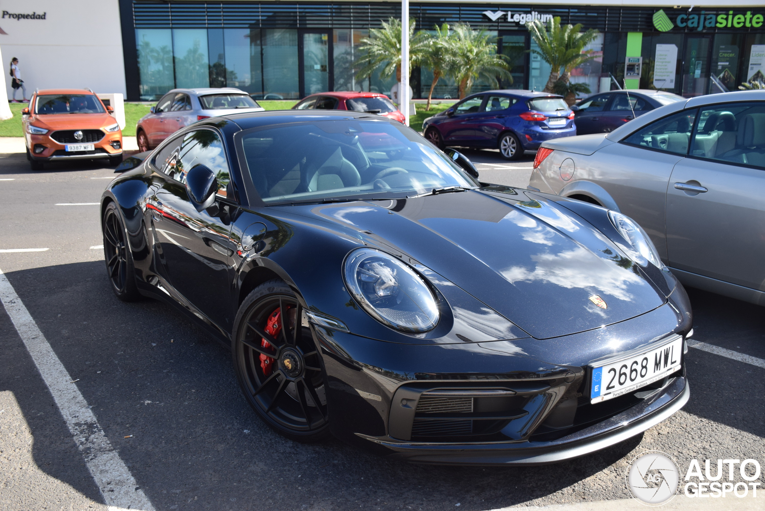 Porsche 992 Carrera 4 GTS