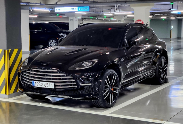 Aston Martin DBX707