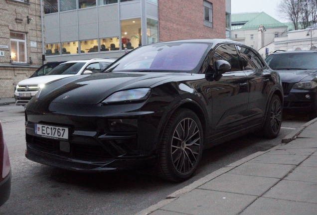 Porsche Macan EV Turbo