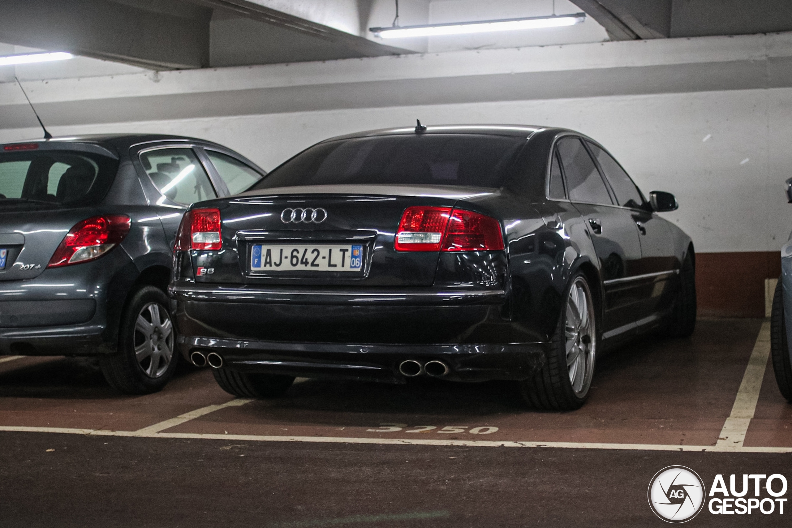 Audi S8 D3