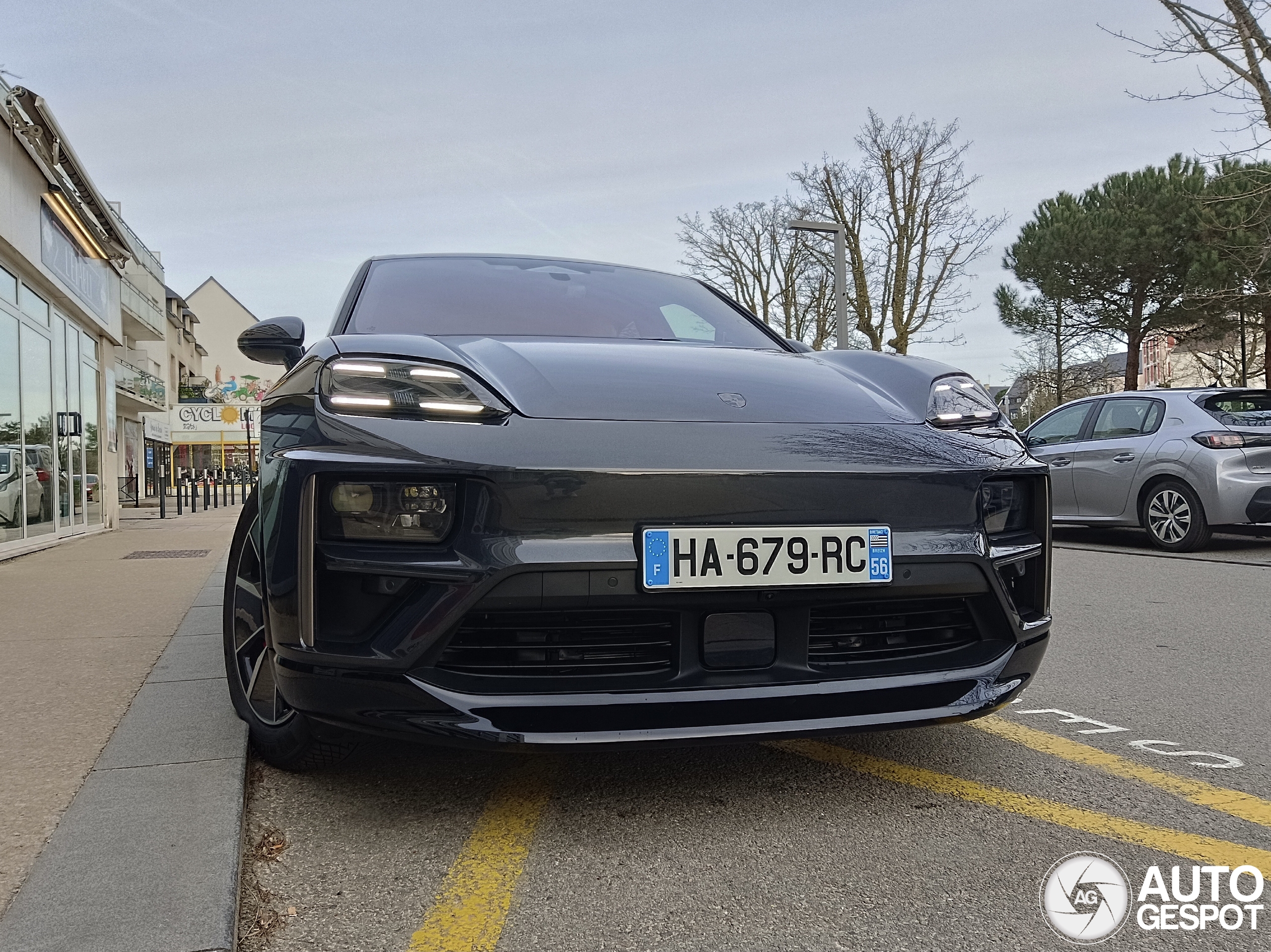 Porsche Macan EV Turbo