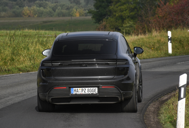 Porsche Macan EV Turbo