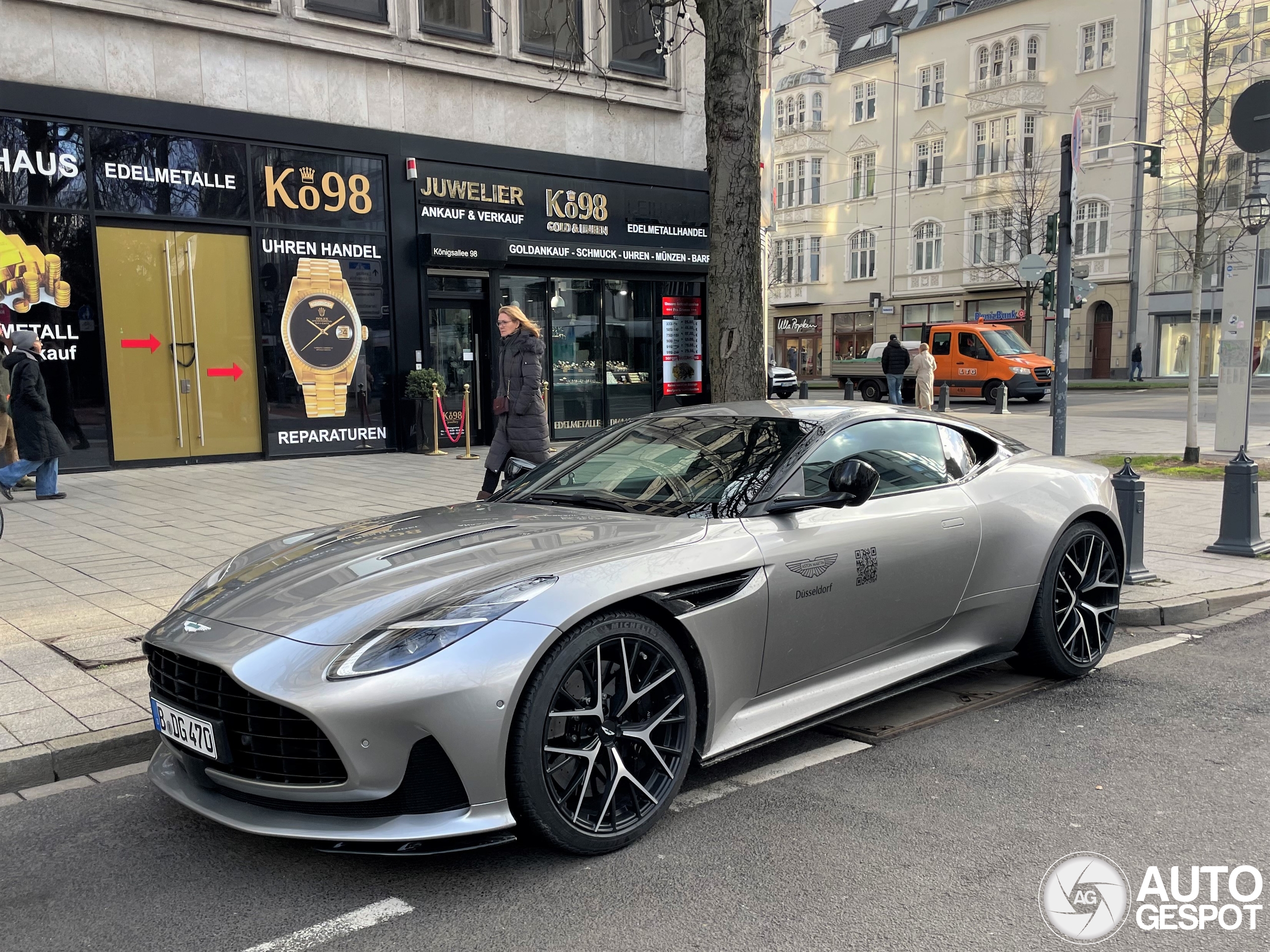 Aston Martin DB12