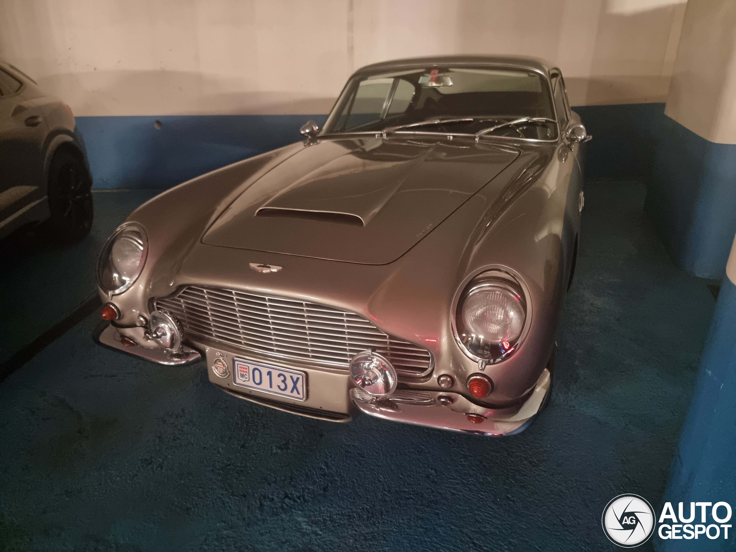 Aston Martin DB6 Vantage MKI