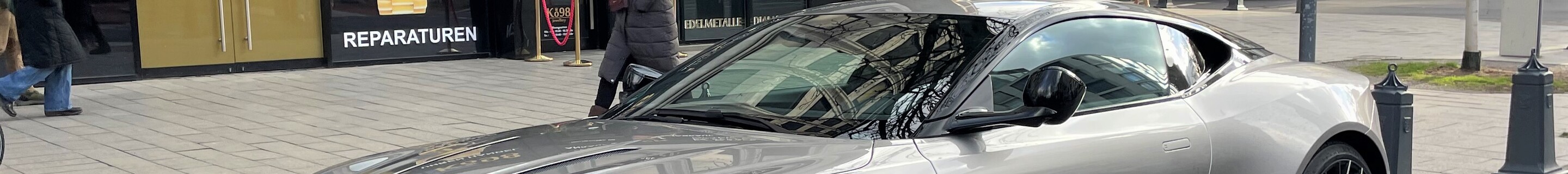 Aston Martin DB12