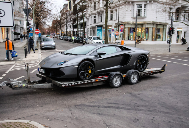 Lamborghini Aventador LP700-4