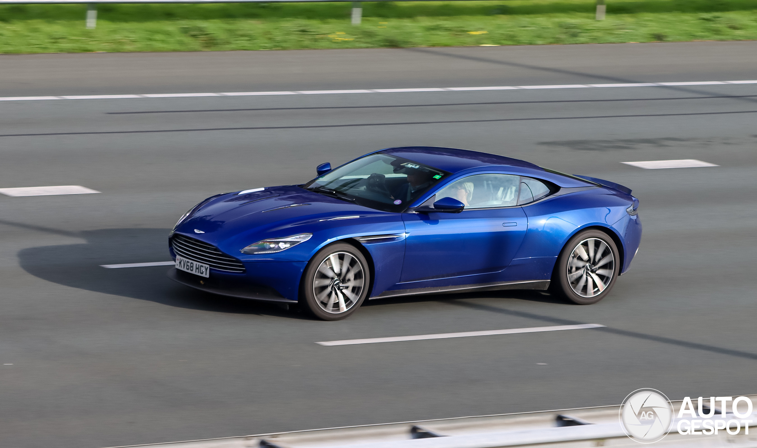 Aston Martin DB11
