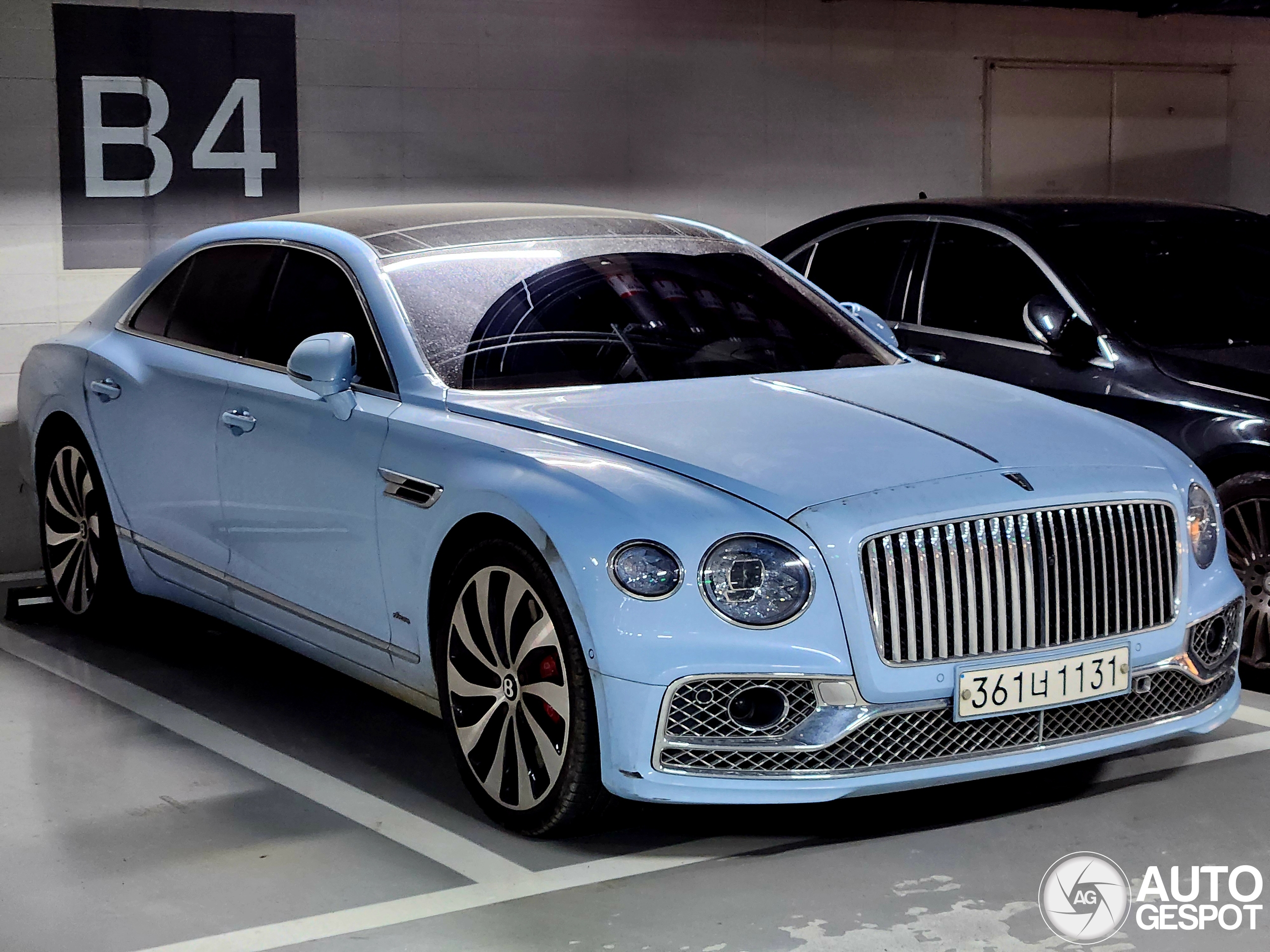 Bentley Flying Spur V8 Azure