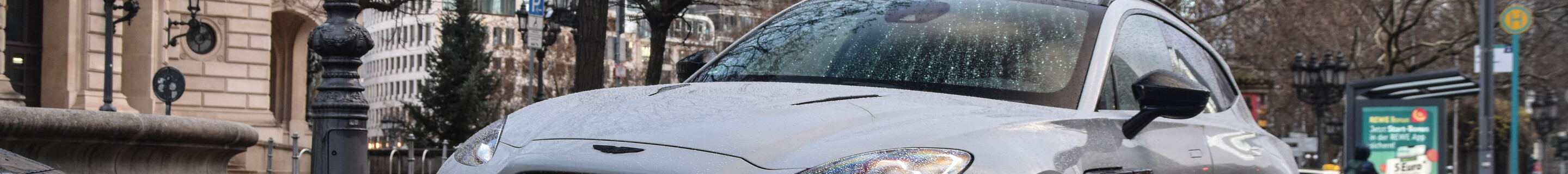 Aston Martin DBX707