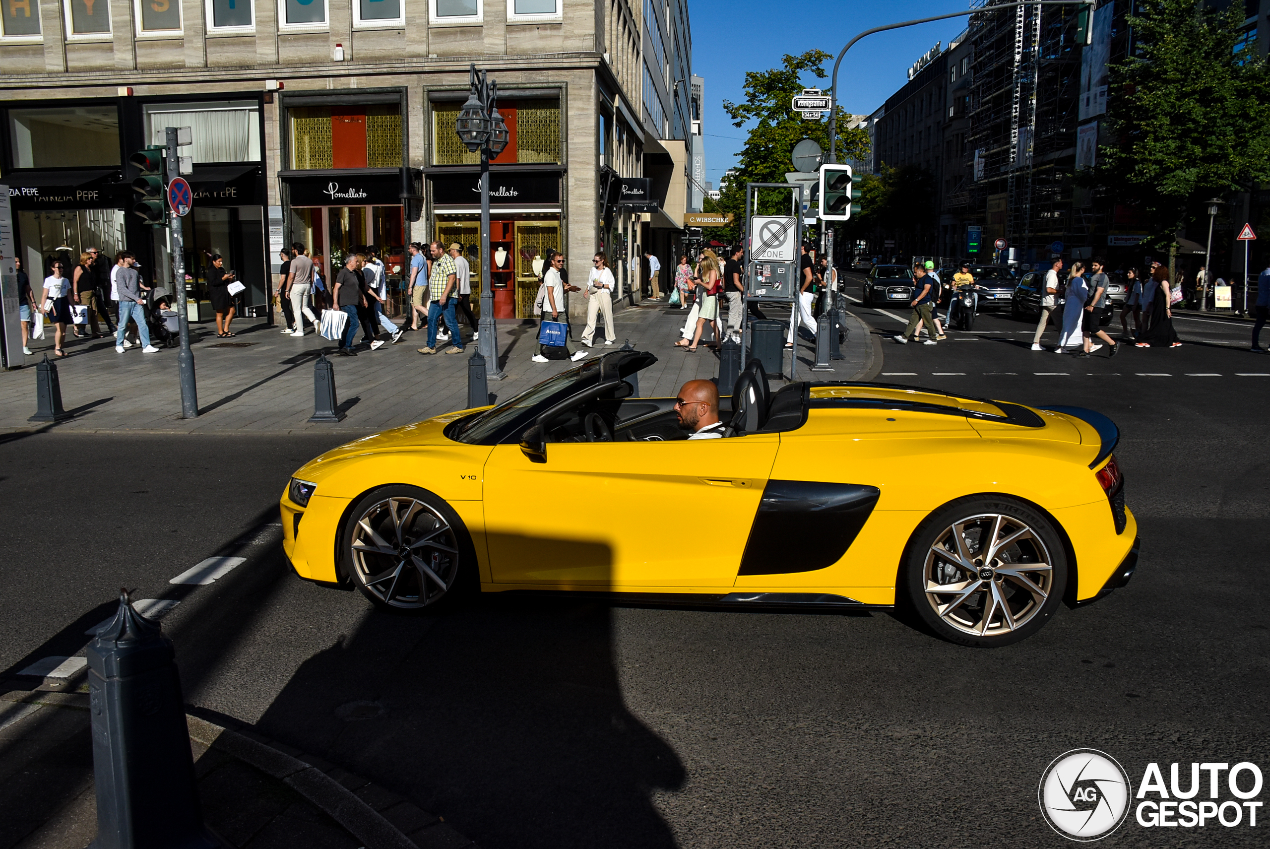 Audi R8 Spyder V10 イエロー Audi R8 Spyder 2022 rental in Los Angeles, CA by Patrick G