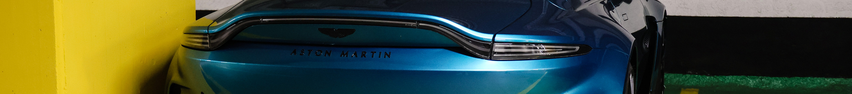 Aston Martin V12 Vantage Roadster 2023