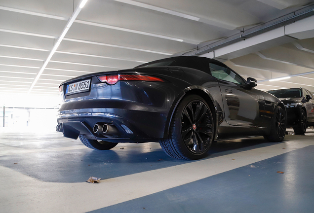 Jaguar F-TYPE R Convertible 2017