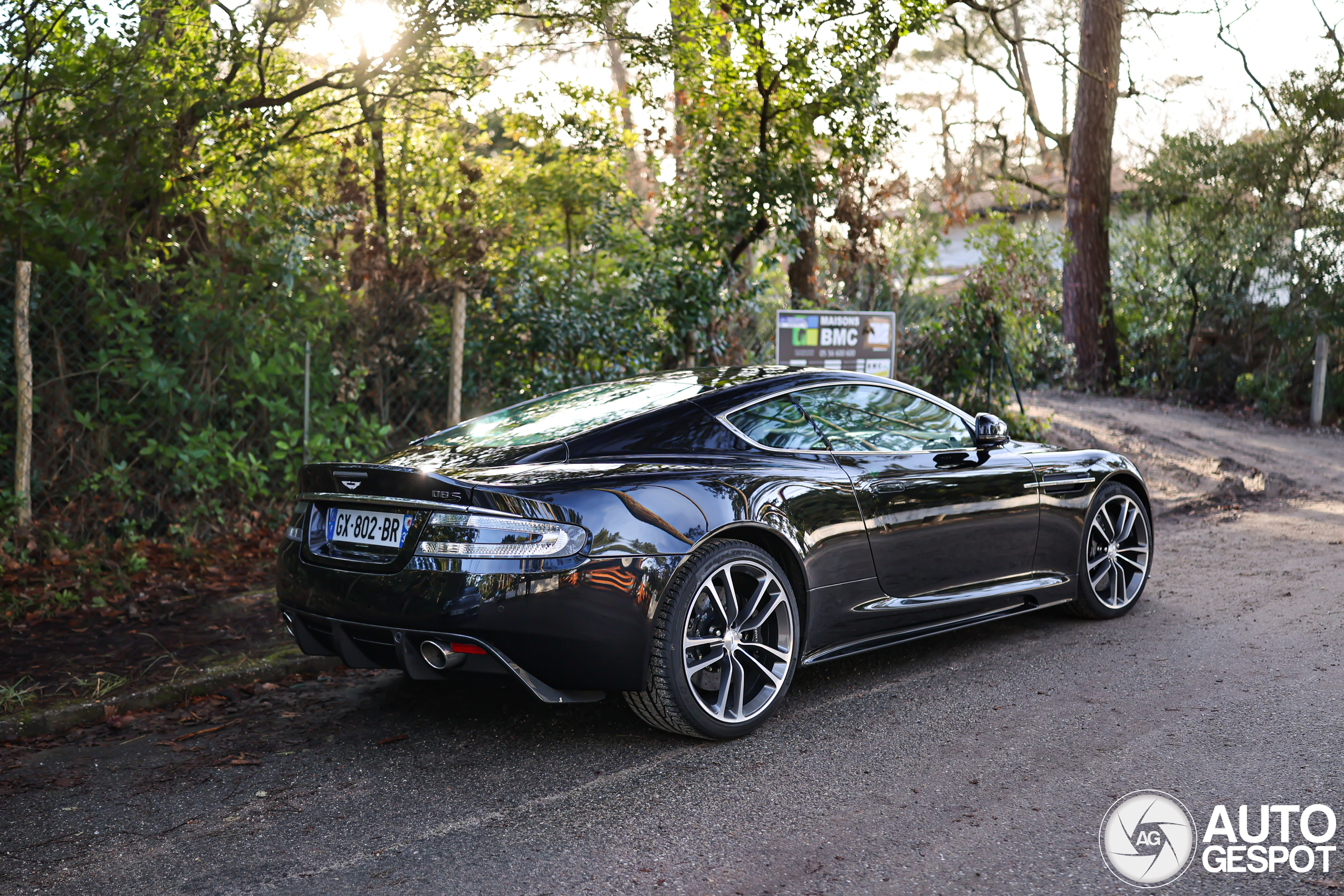 Aston Martin DBS Carbon Black Edition