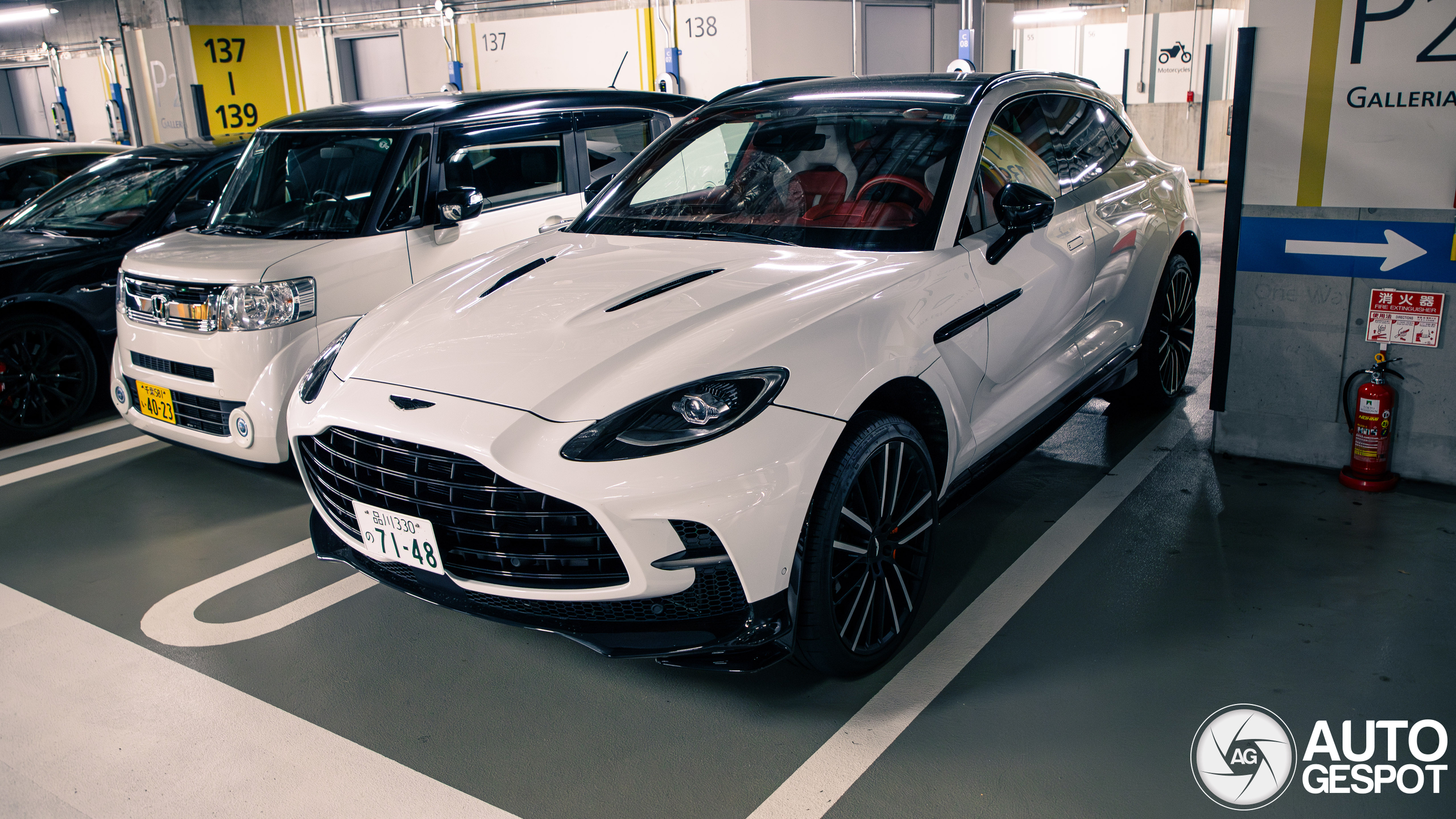 Aston Martin DBX707