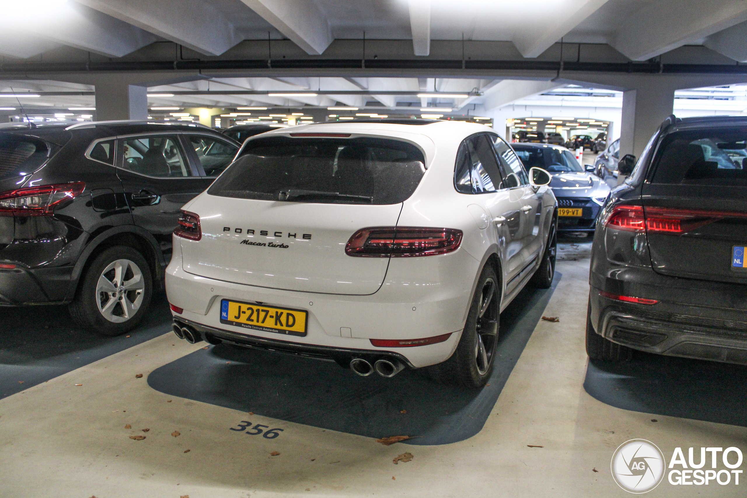 Porsche 95B Macan Turbo