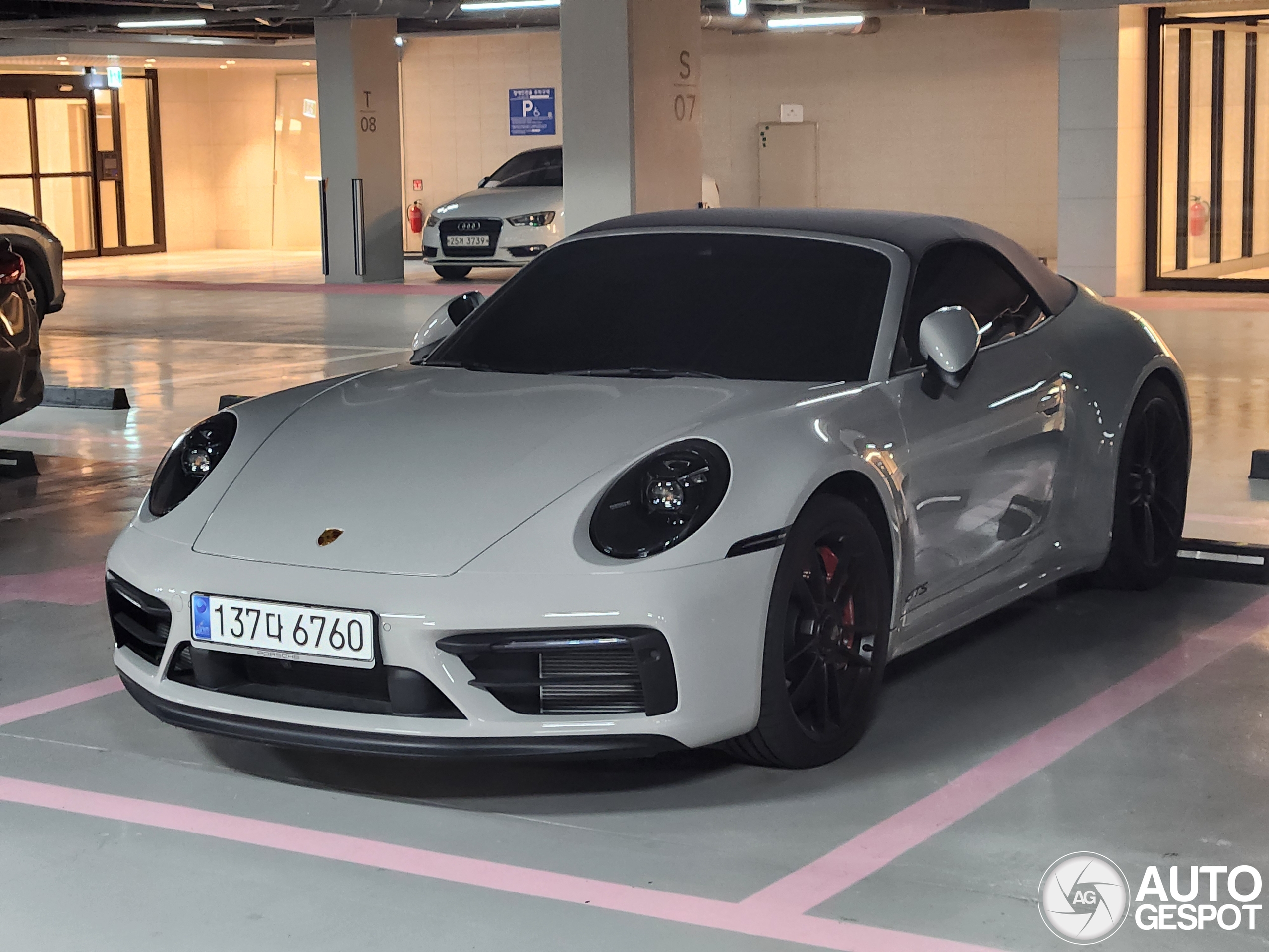 Porsche 992 Carrera 4 GTS Cabriolet