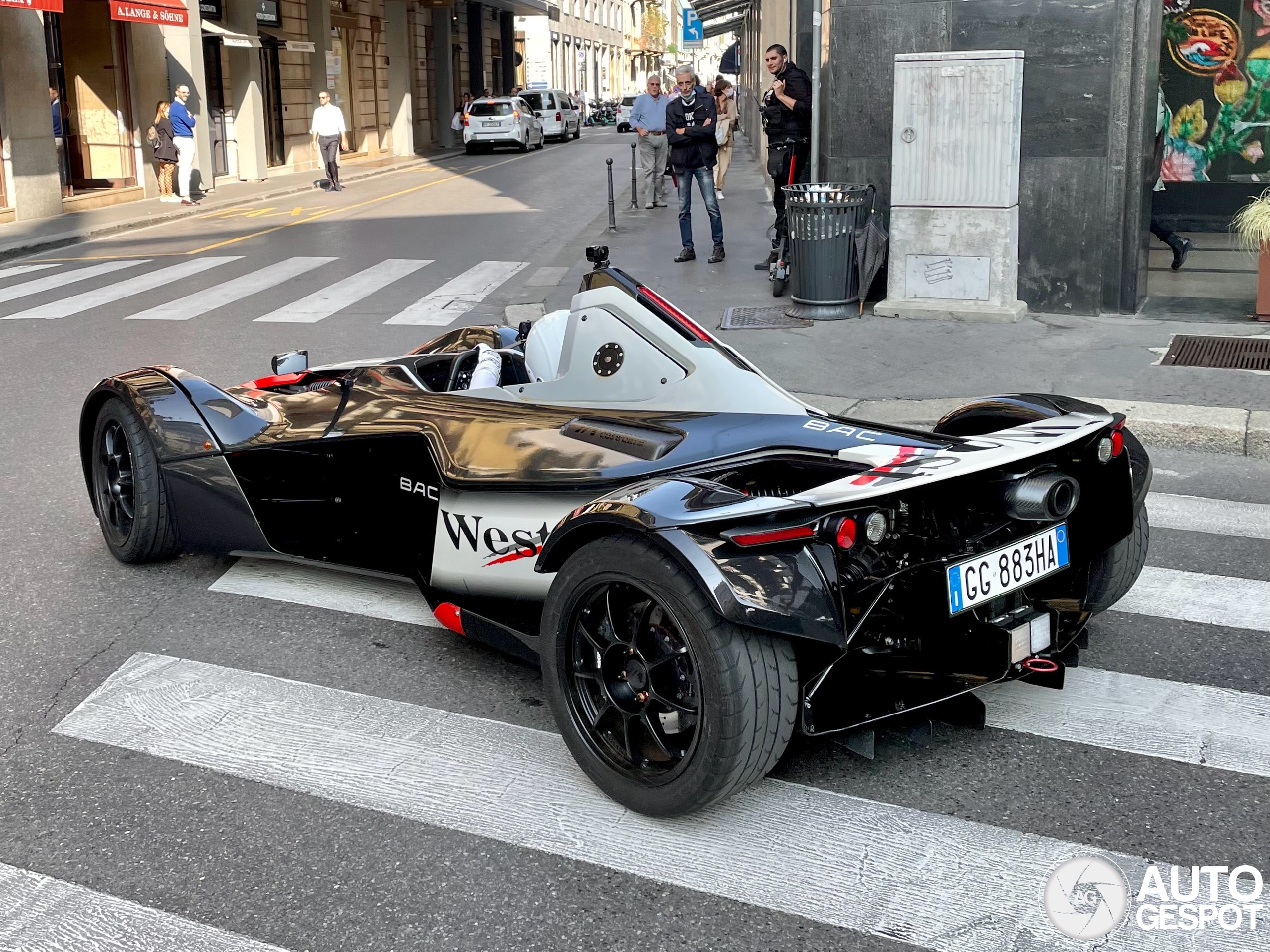 BAC Mono gespot in Milaan
