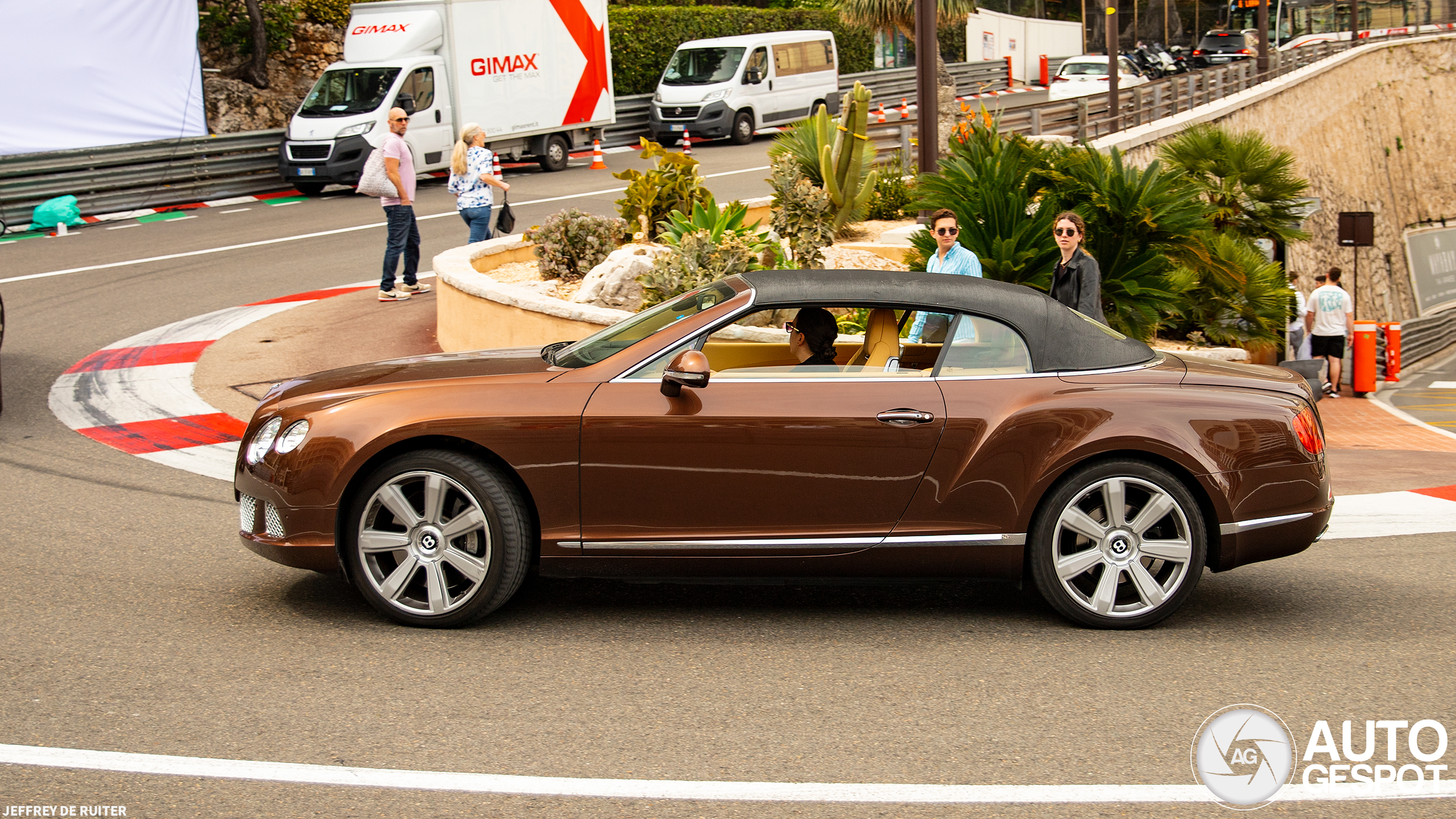 Bentley Continental GTC 2012