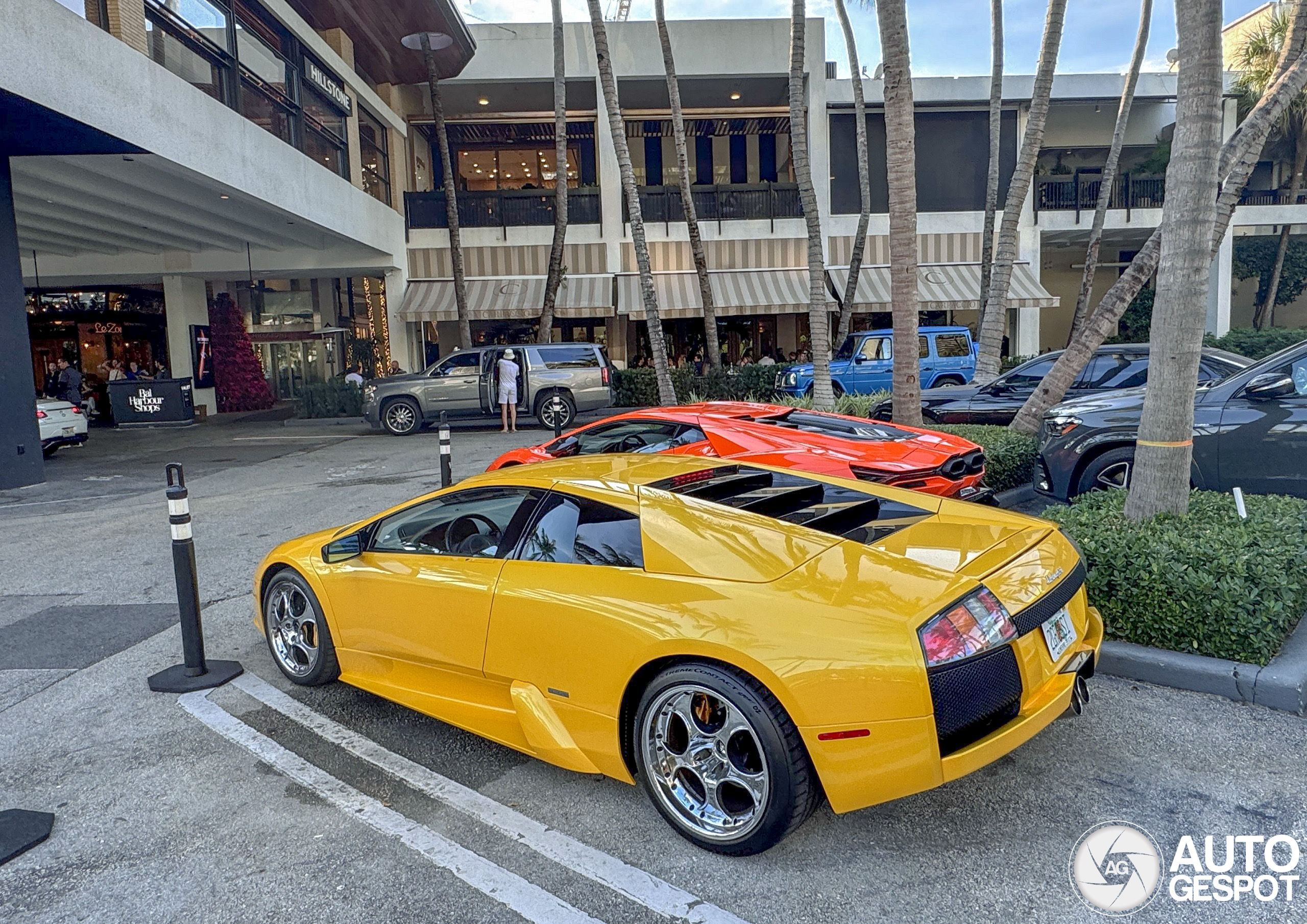 From V12 legend to hybrid marvel: Murciélago meets Revuelto