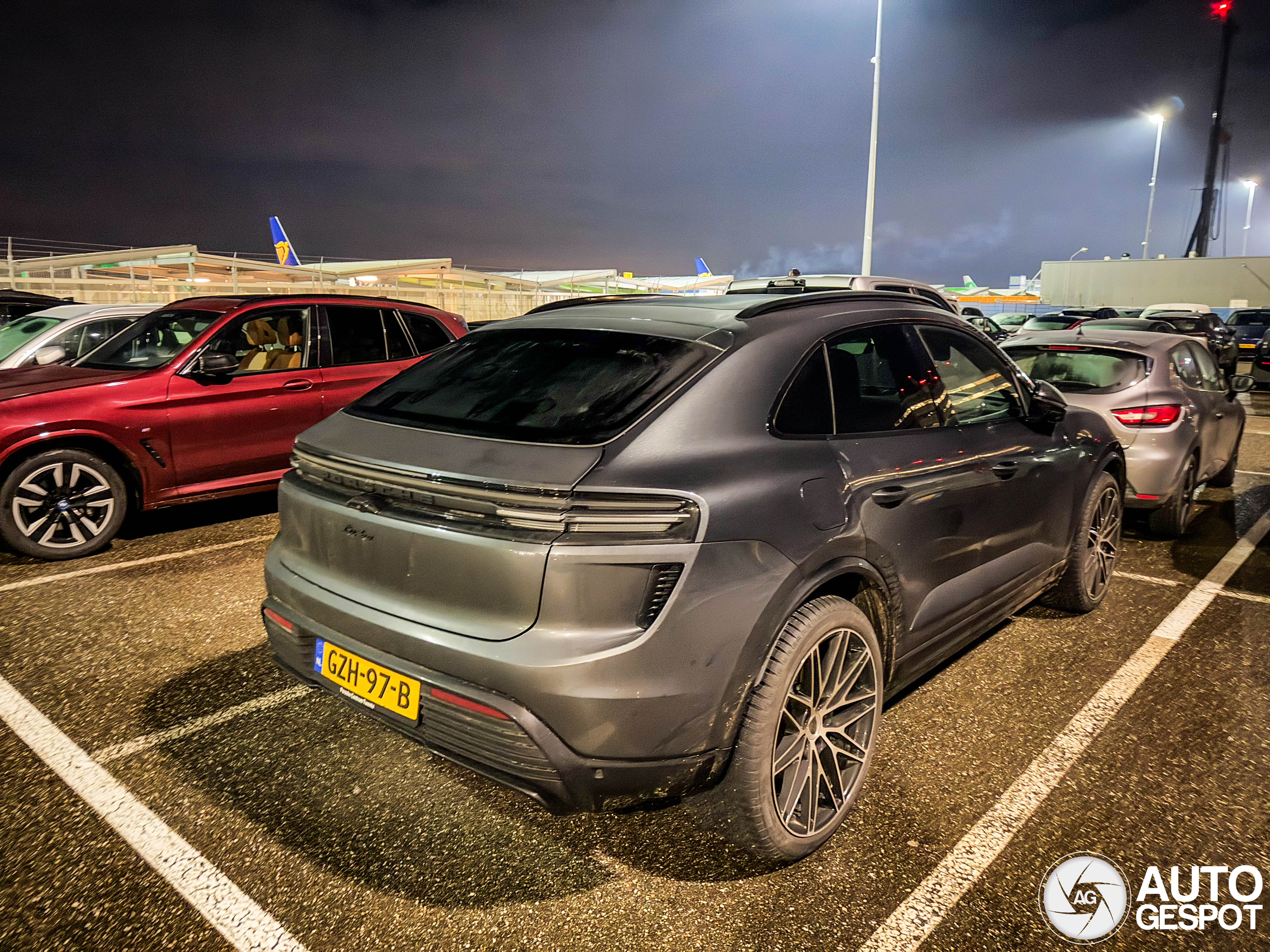 Porsche Macan EV Turbo