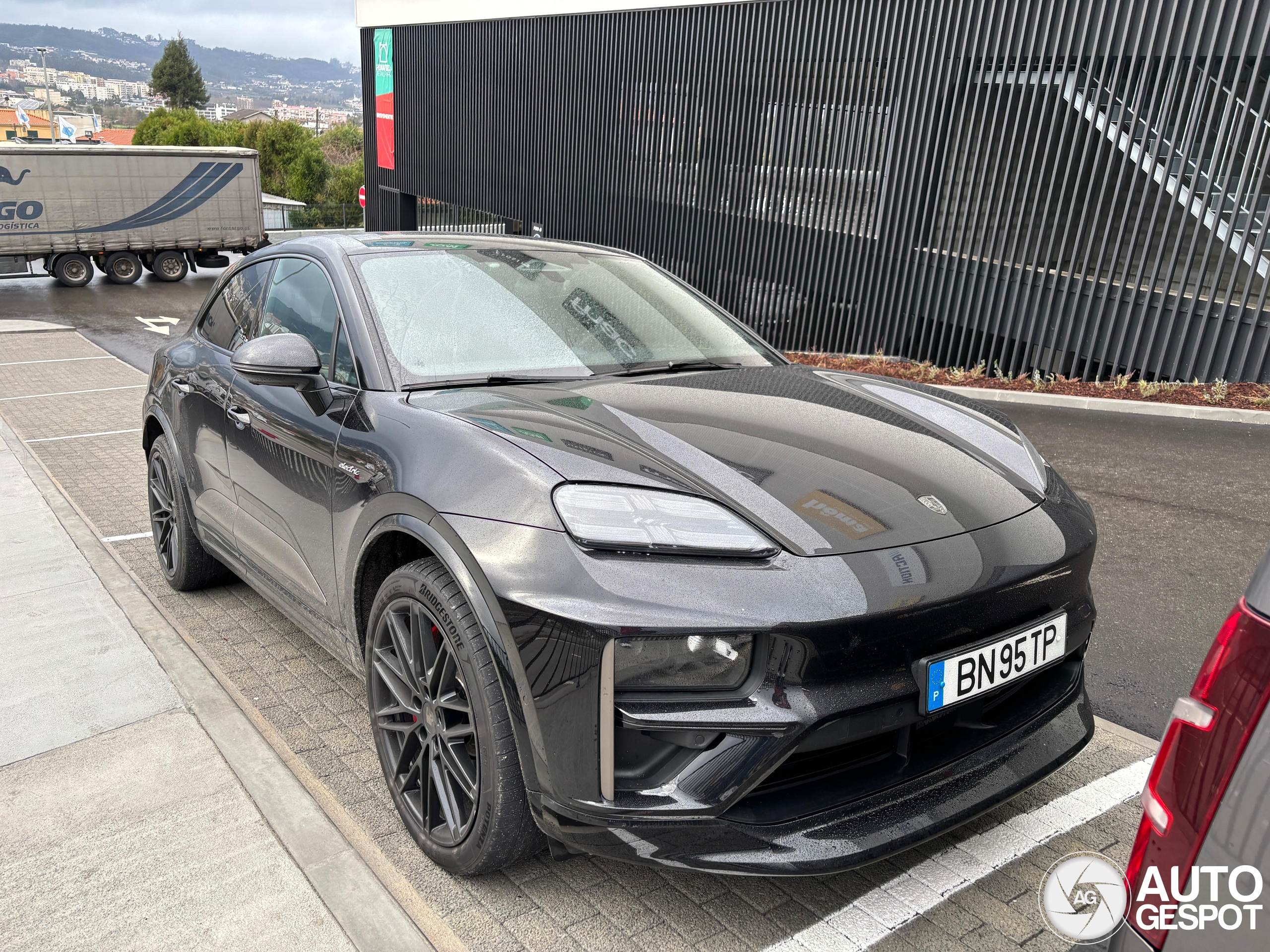 Porsche Macan EV Turbo