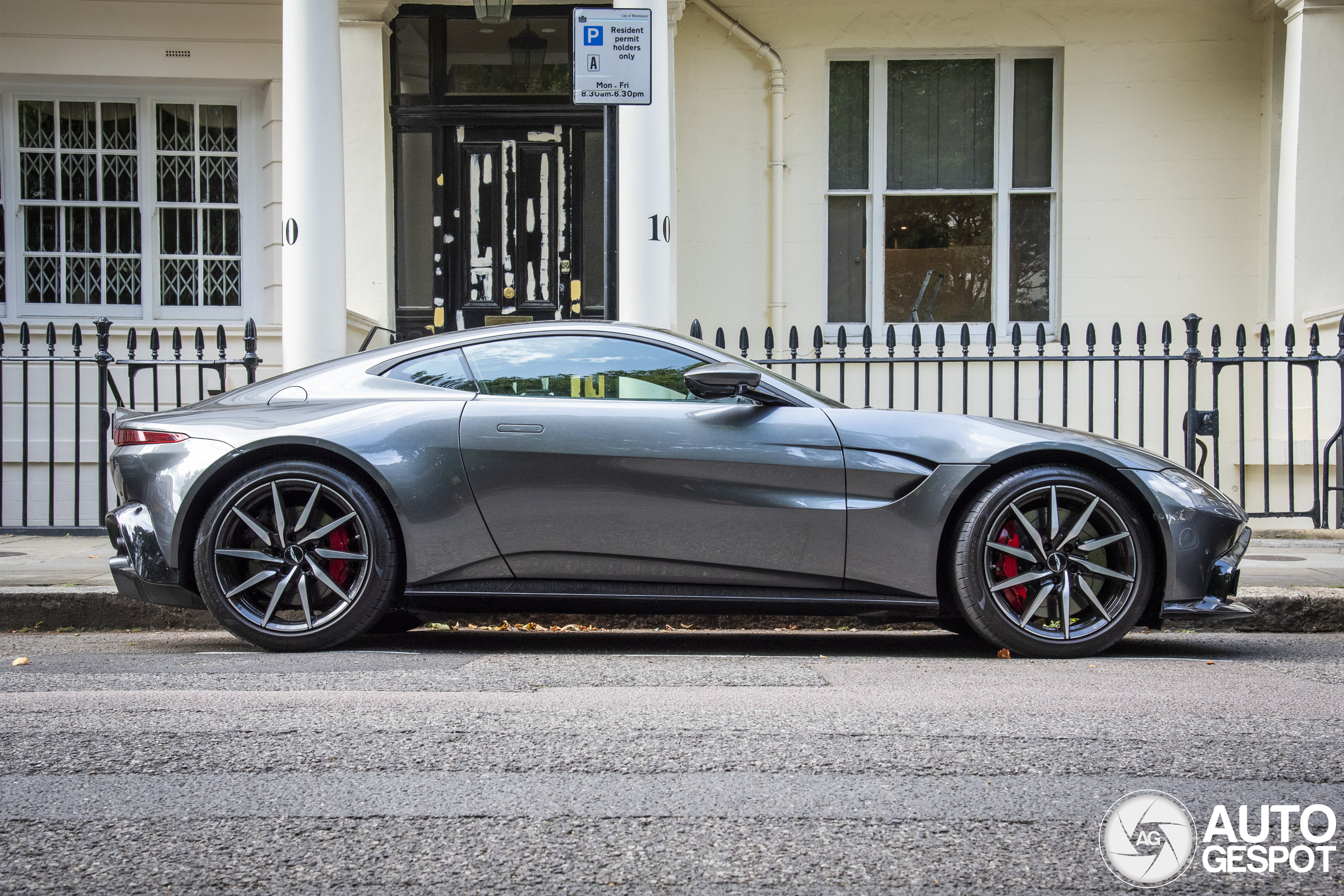 Aston Martin V8 Vantage 2018