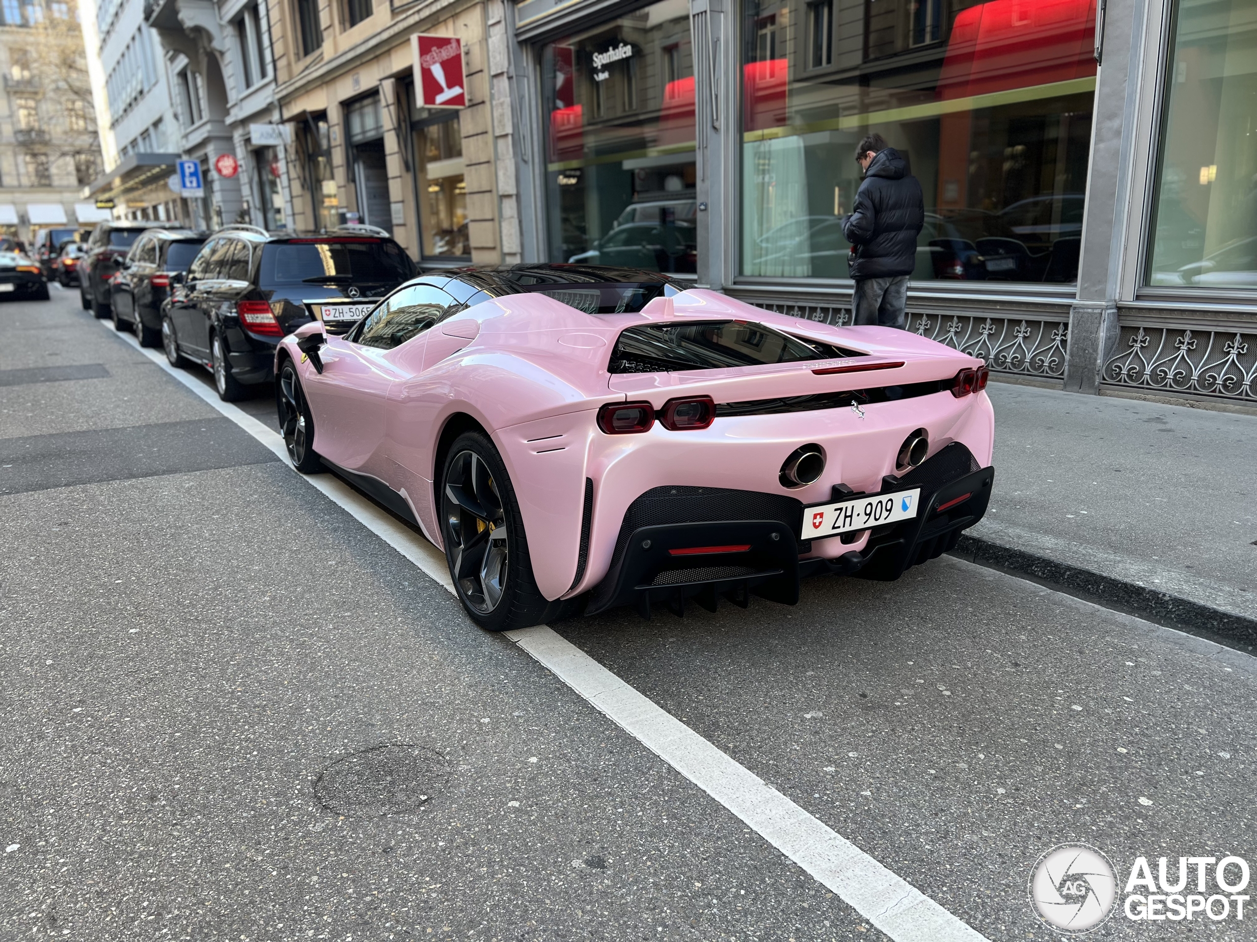Ferrari SF90 Spider: From silver elegance to bold pink in Zurich
