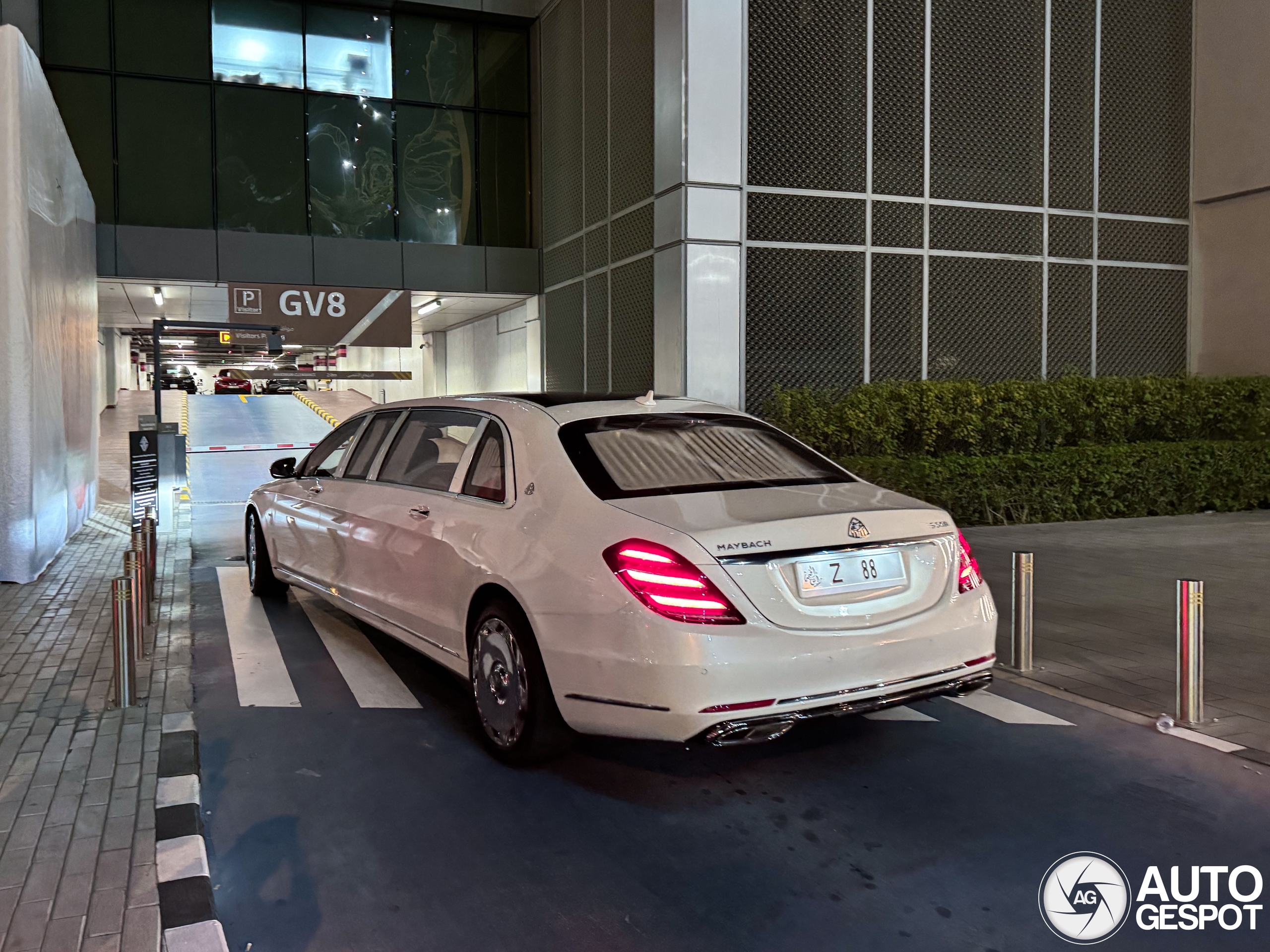 Mercedes-Maybach S 650 Pullman VV222