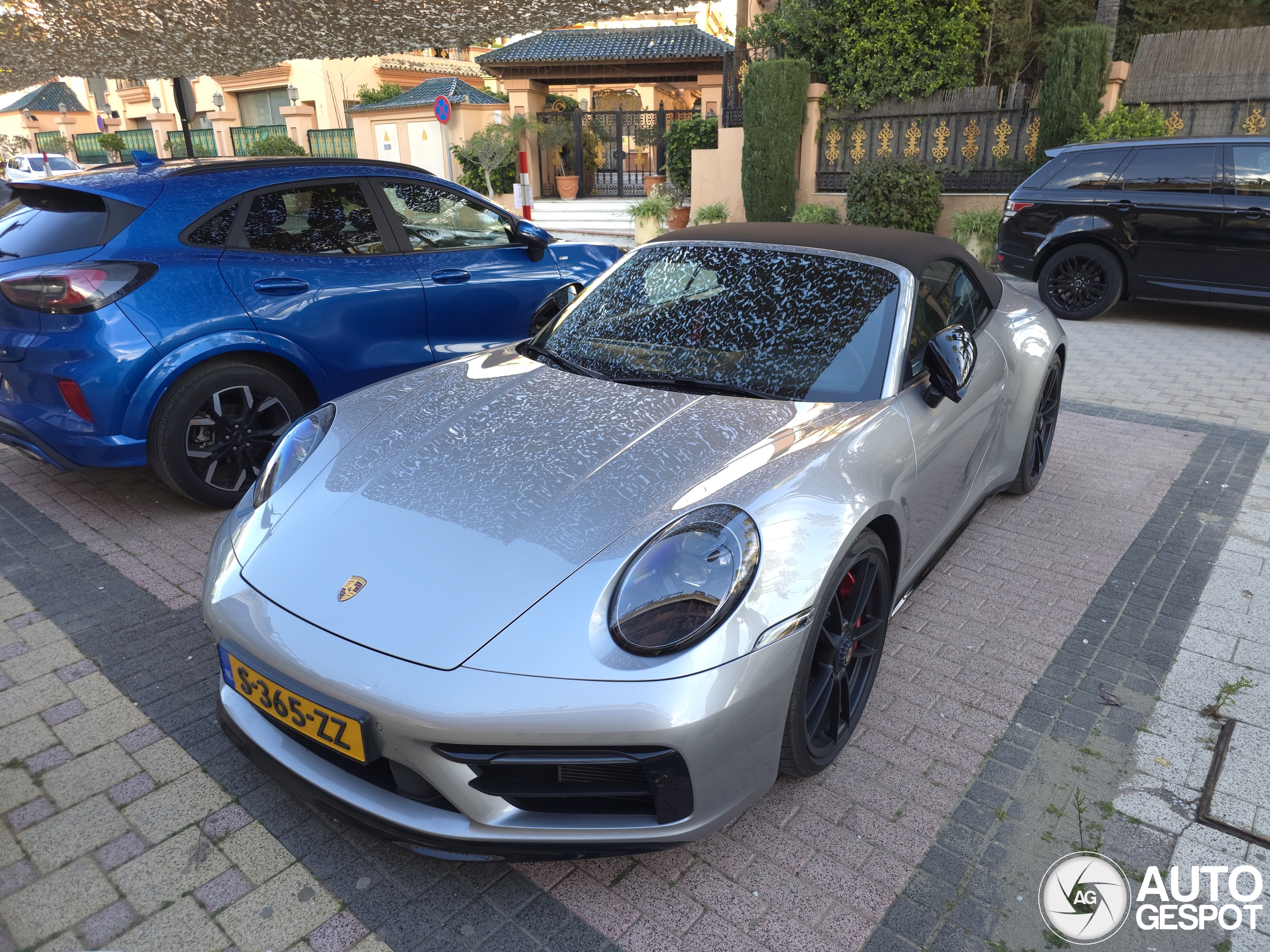 Porsche 992 Carrera 4 GTS Cabriolet