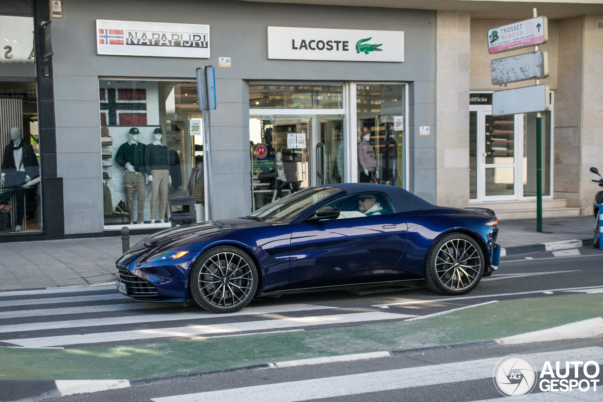 Aston Martin V8 Vantage Roadster 2020