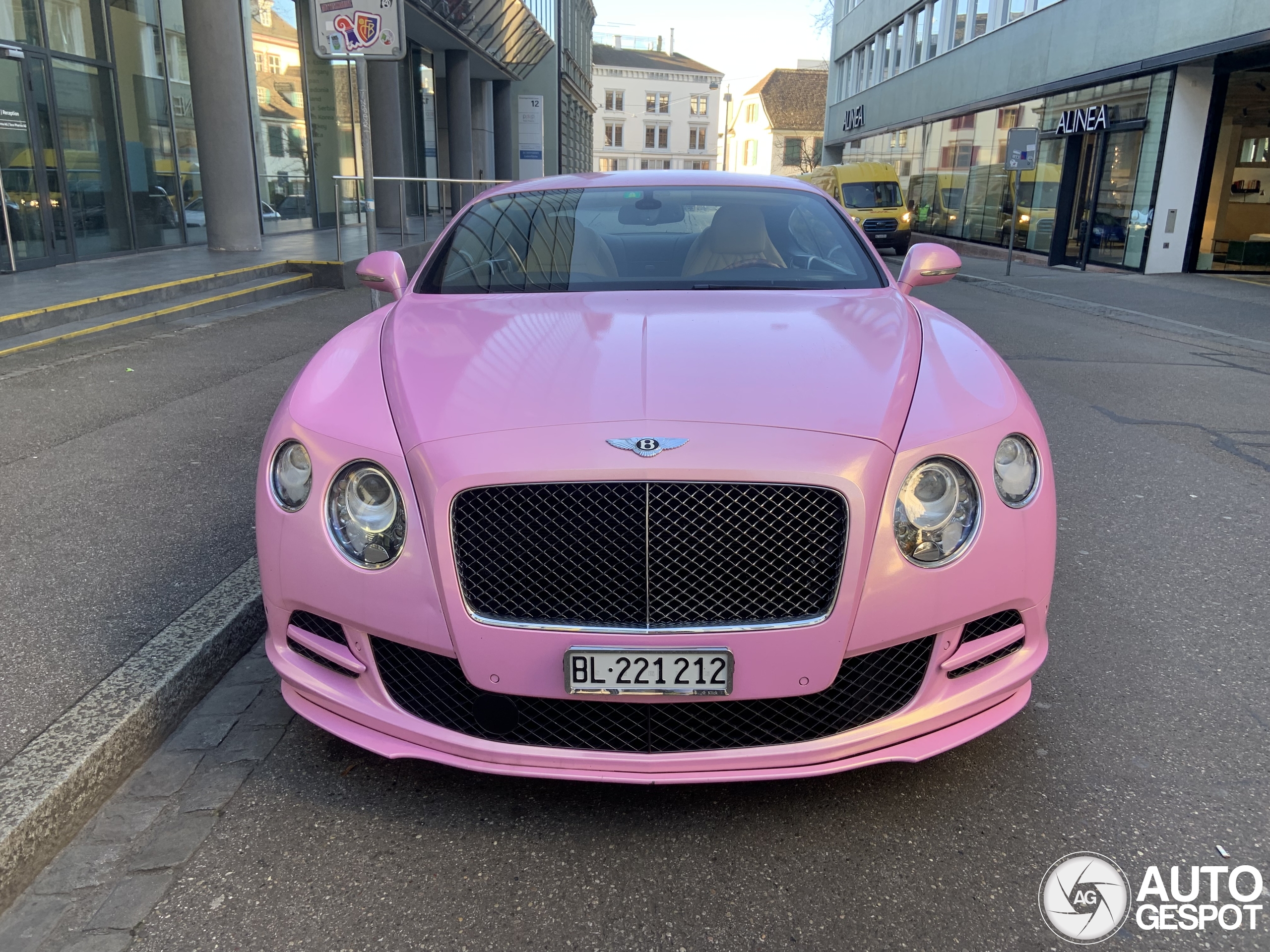 Roze blikvangers in Basel: Bentley Continental GT Speed en Brabus G 63 AMG