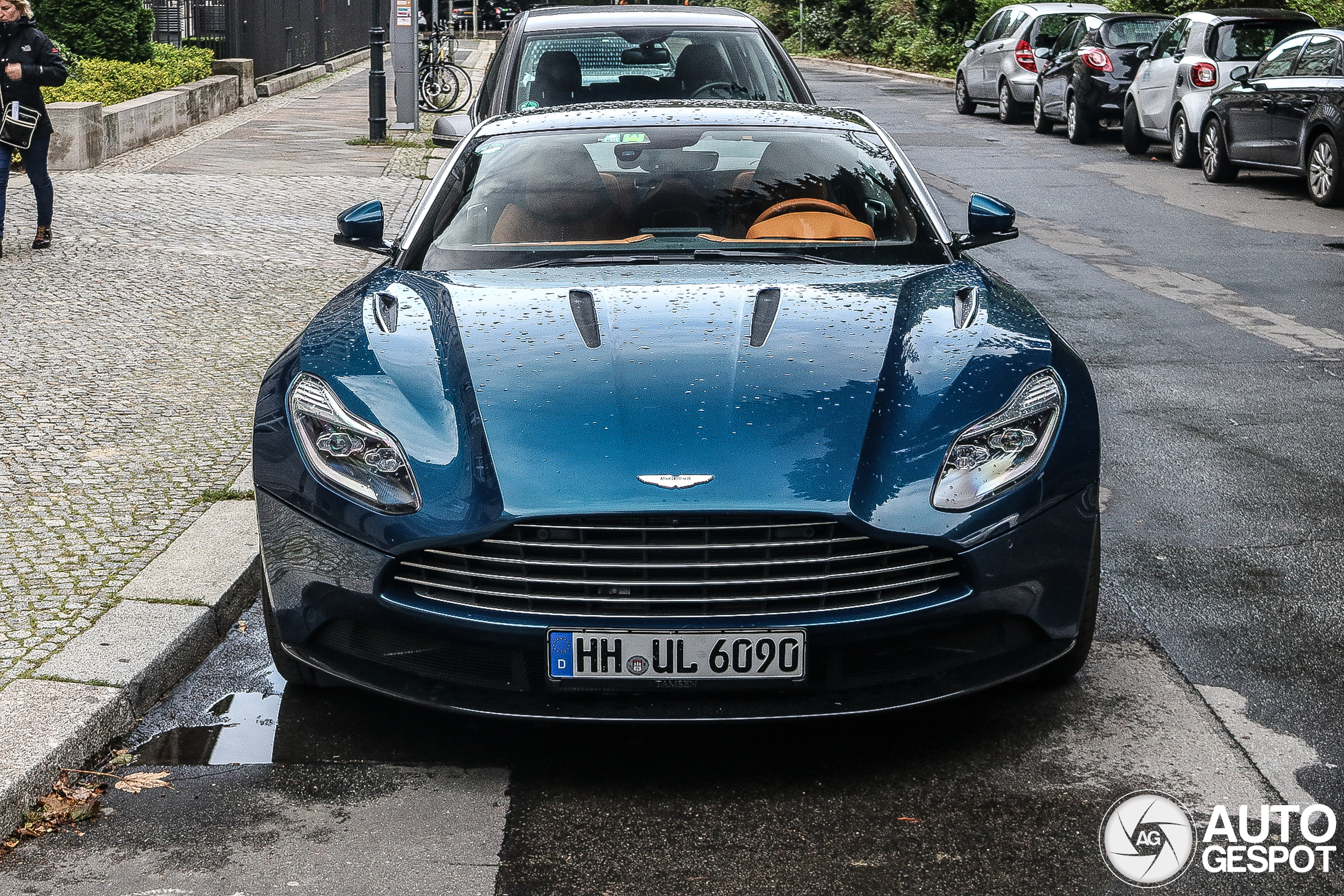 Aston Martin DB11