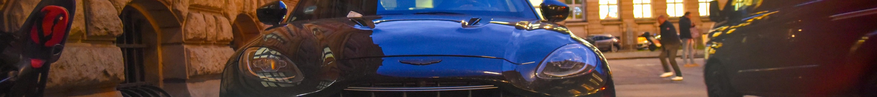 Aston Martin DBX707