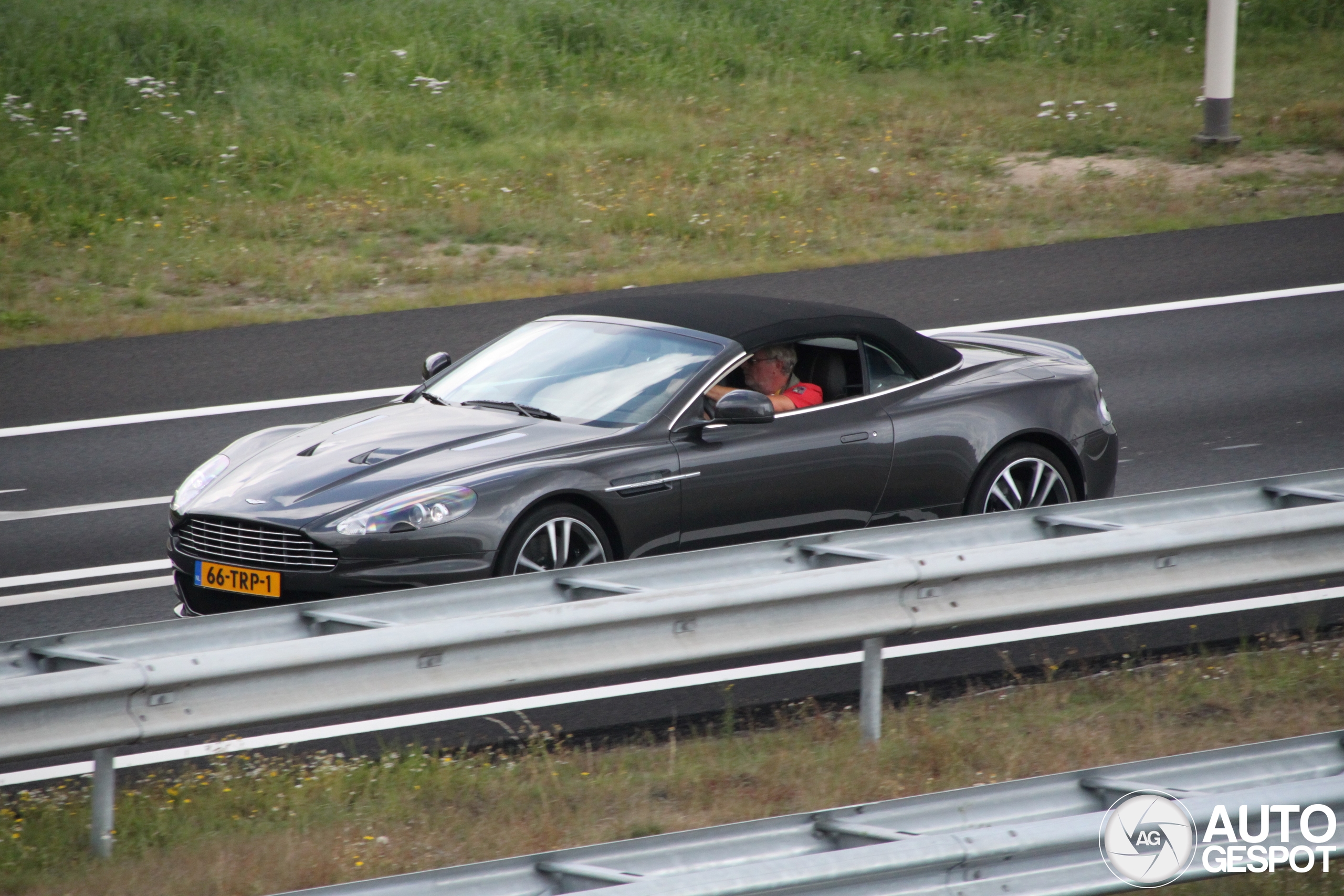 Aston Martin DBS Volante