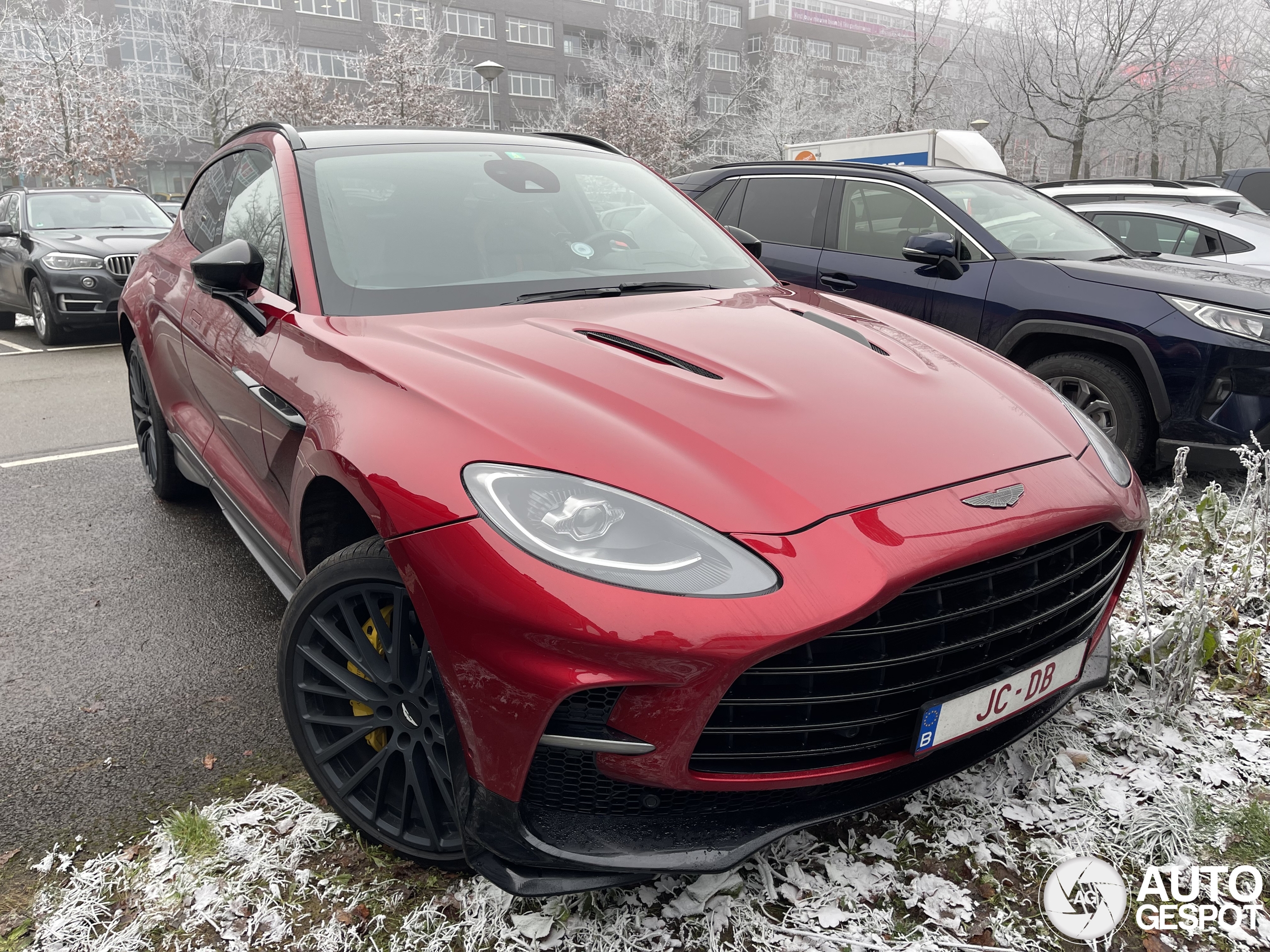 Aston Martin DBX707