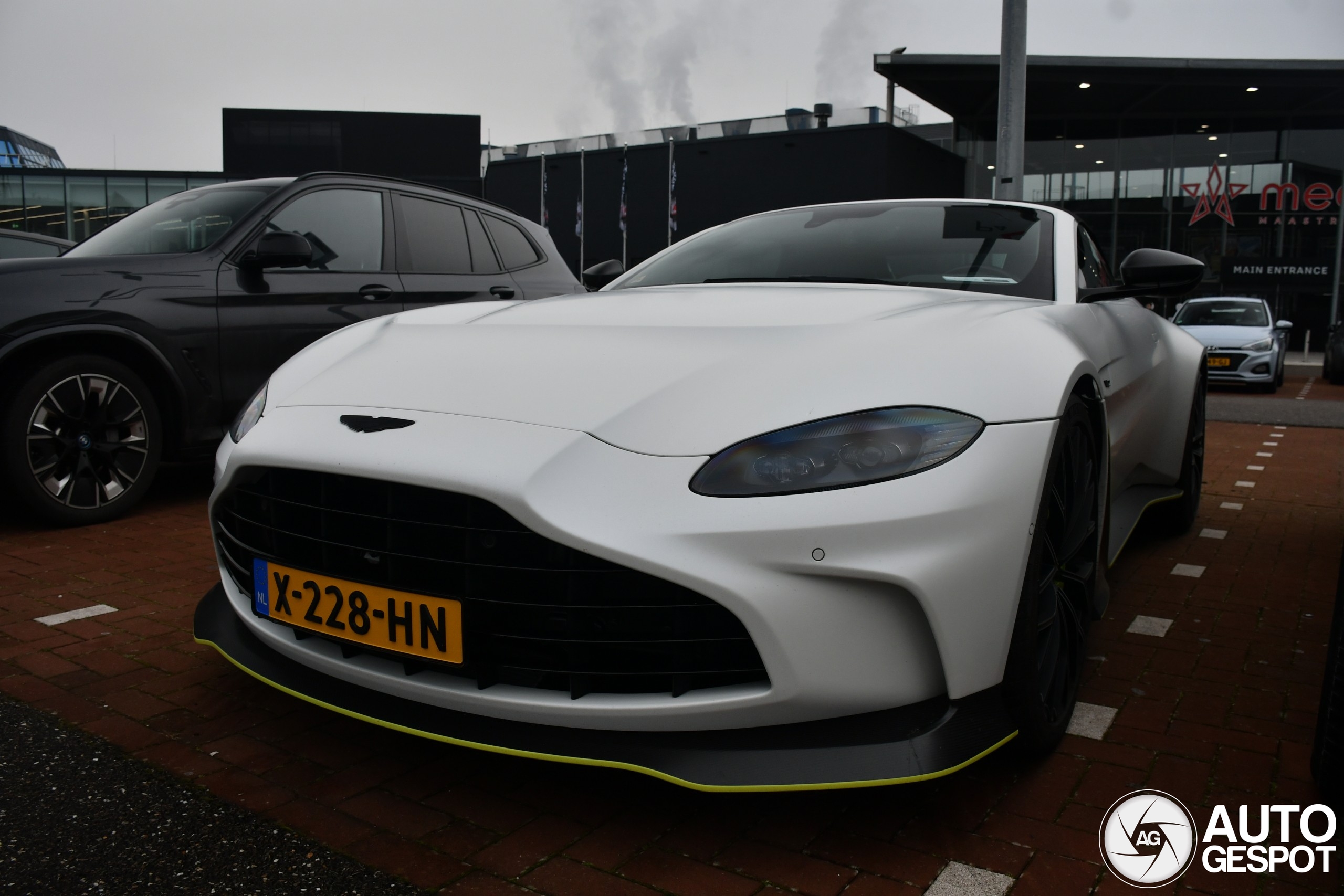 Aston Martin V12 Vantage Roadster 2023