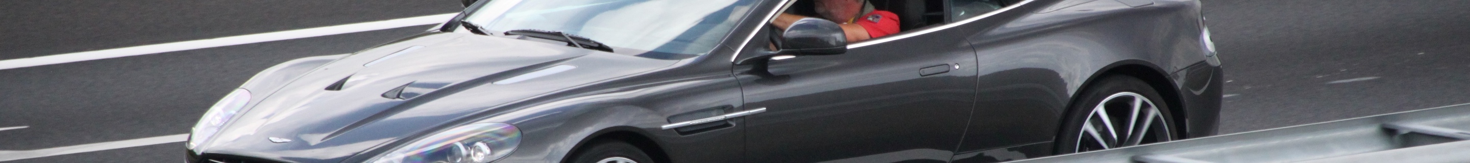 Aston Martin DBS Volante