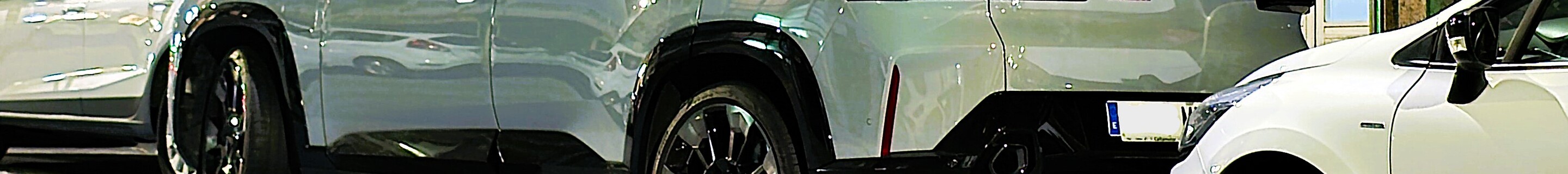 BMW XM G09 Label Red