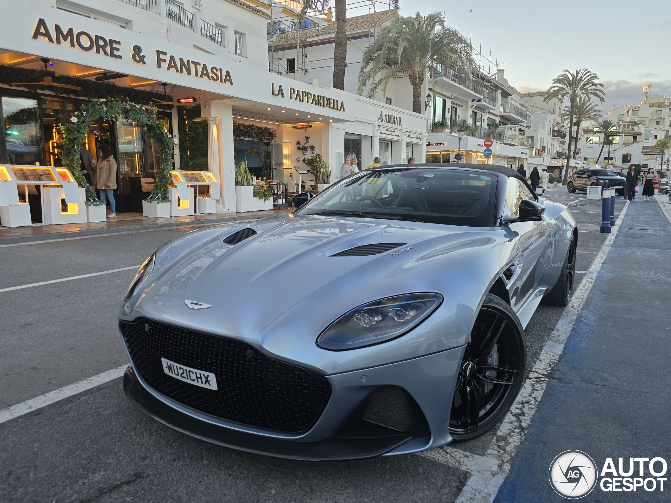 Aston Martin DBS Superleggera Volante