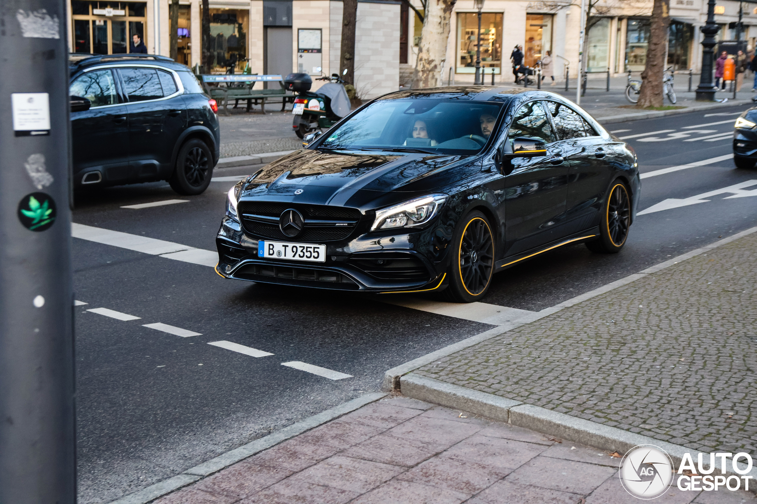 Mercedes-AMG CLA 45 C117 Yellow Night Edition