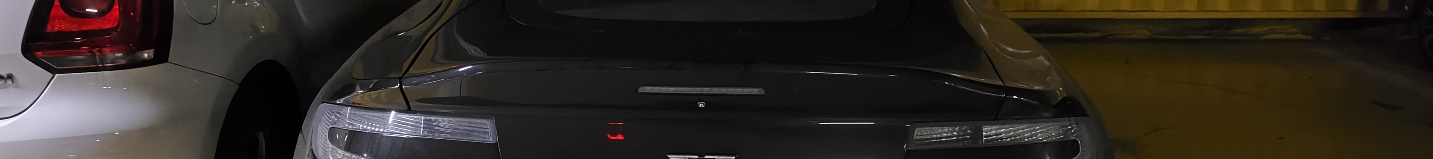 Aston Martin V12 Vantage Carbon Black Edition