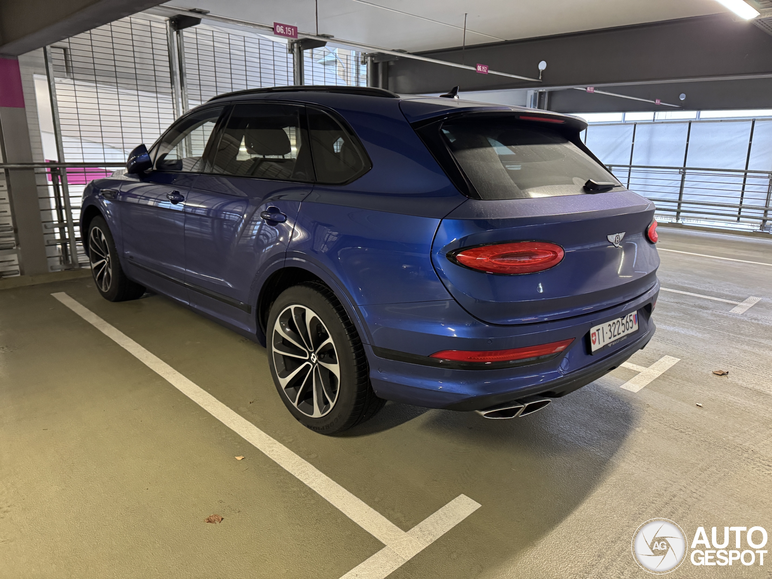 Bentley Bentayga V8 2021