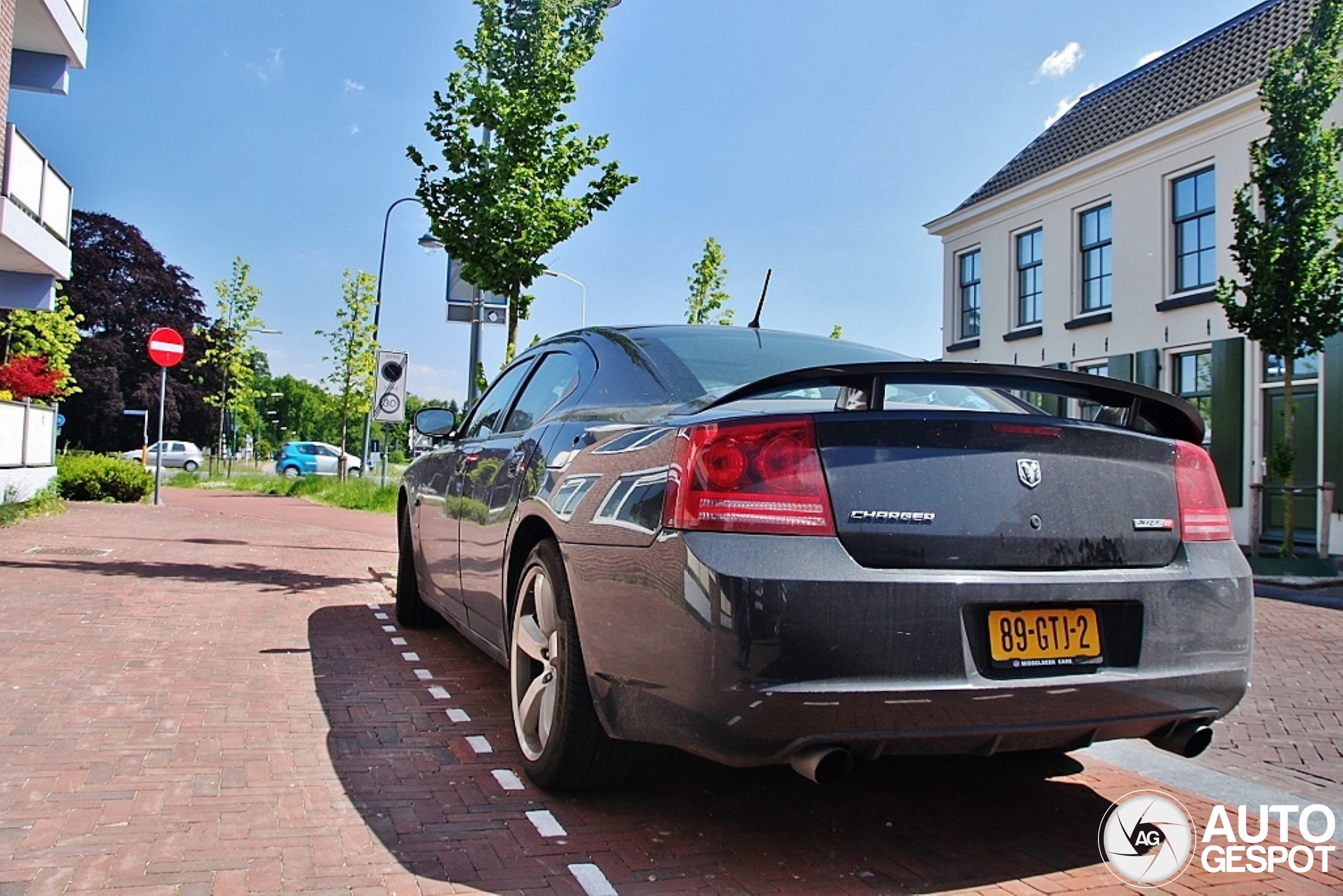 Dodge Charger SRT-8