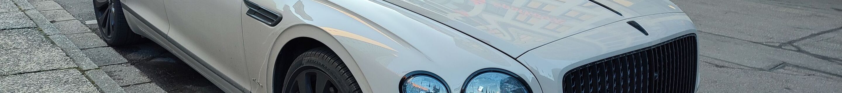 Bentley Flying Spur V8 Azure