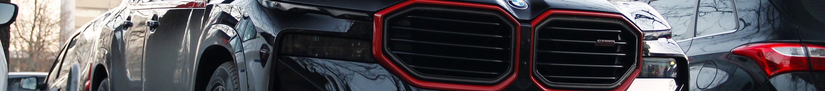 BMW XM G09 Label Red