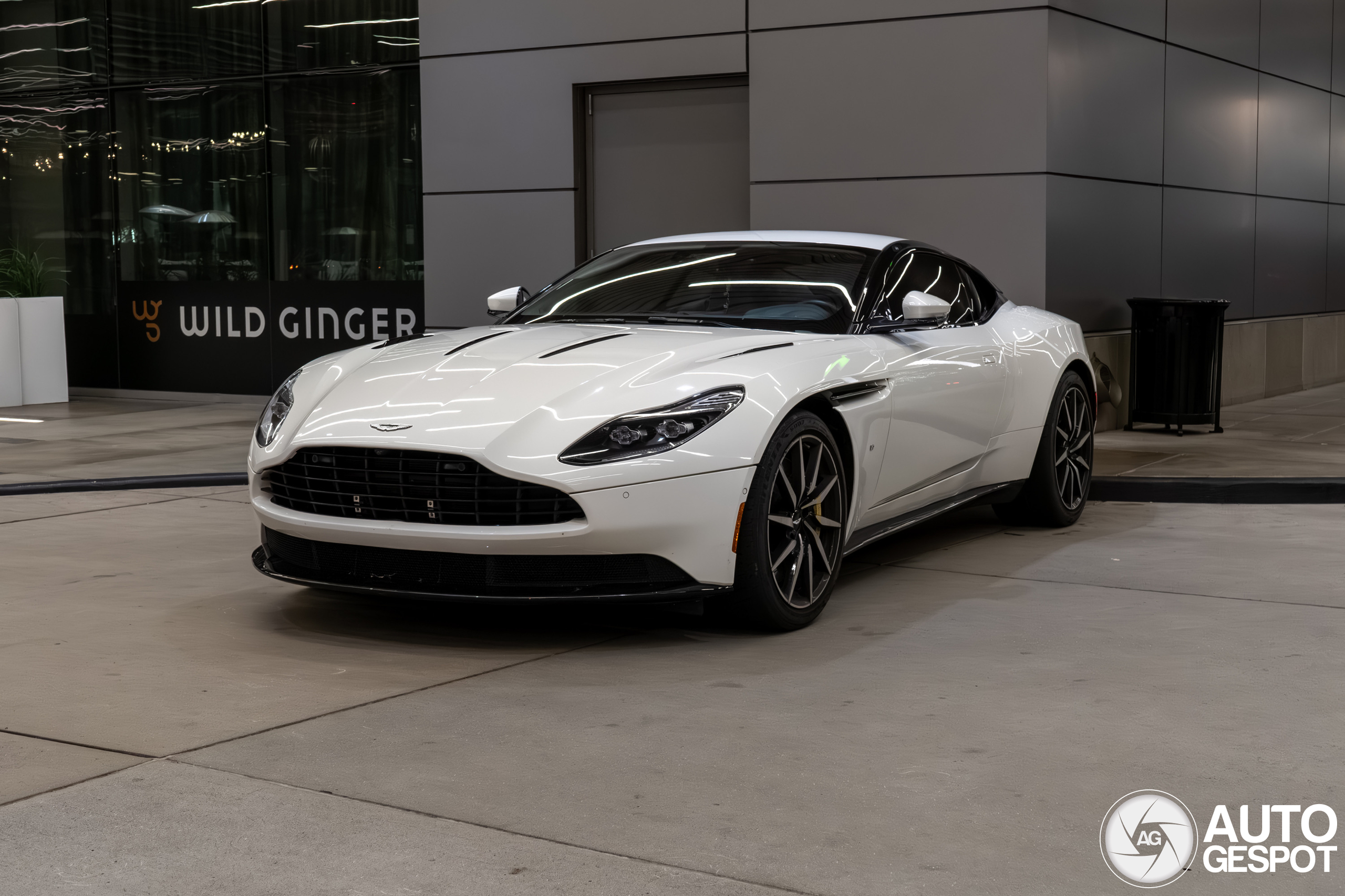 Aston Martin DB11