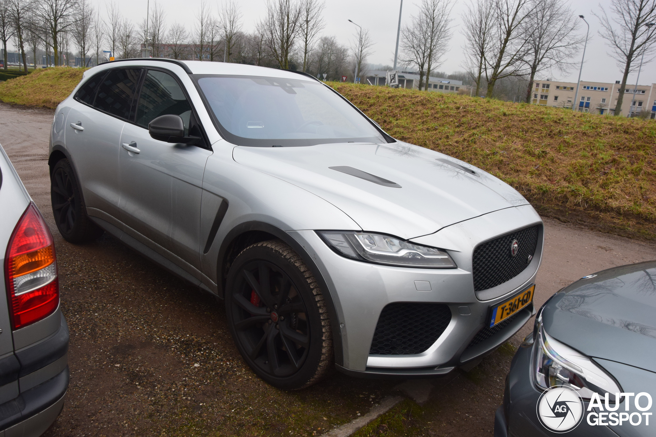 Jaguar F-PACE SVR