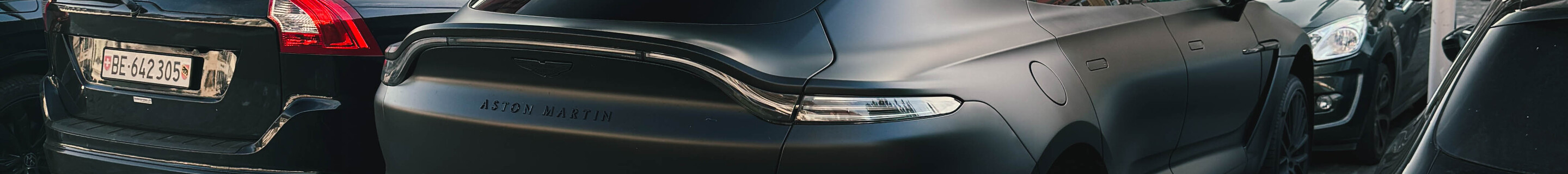 Aston Martin DBX707