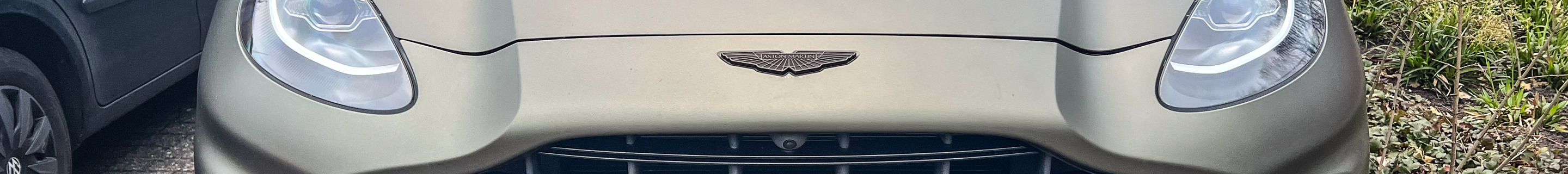Aston Martin DBX707